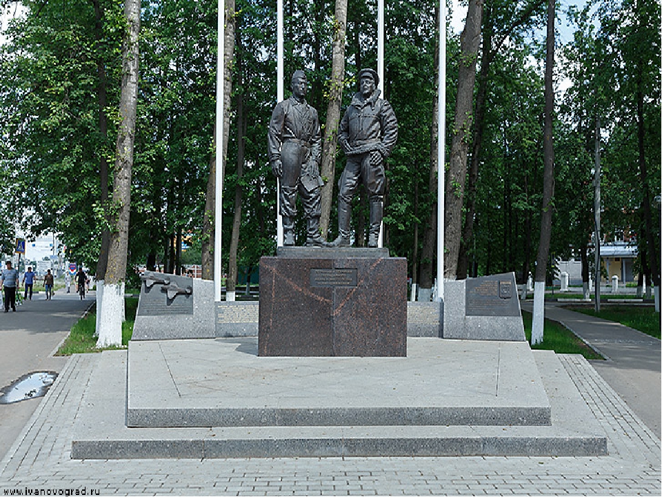 Памятник полка. Памятник Нормандия Неман в Иваново. Памятник полку Нормандия-Неман. Памятник летчикам полка «Нормандия-Неман». Памятник летчикам Нормандии Неман в Иваново.