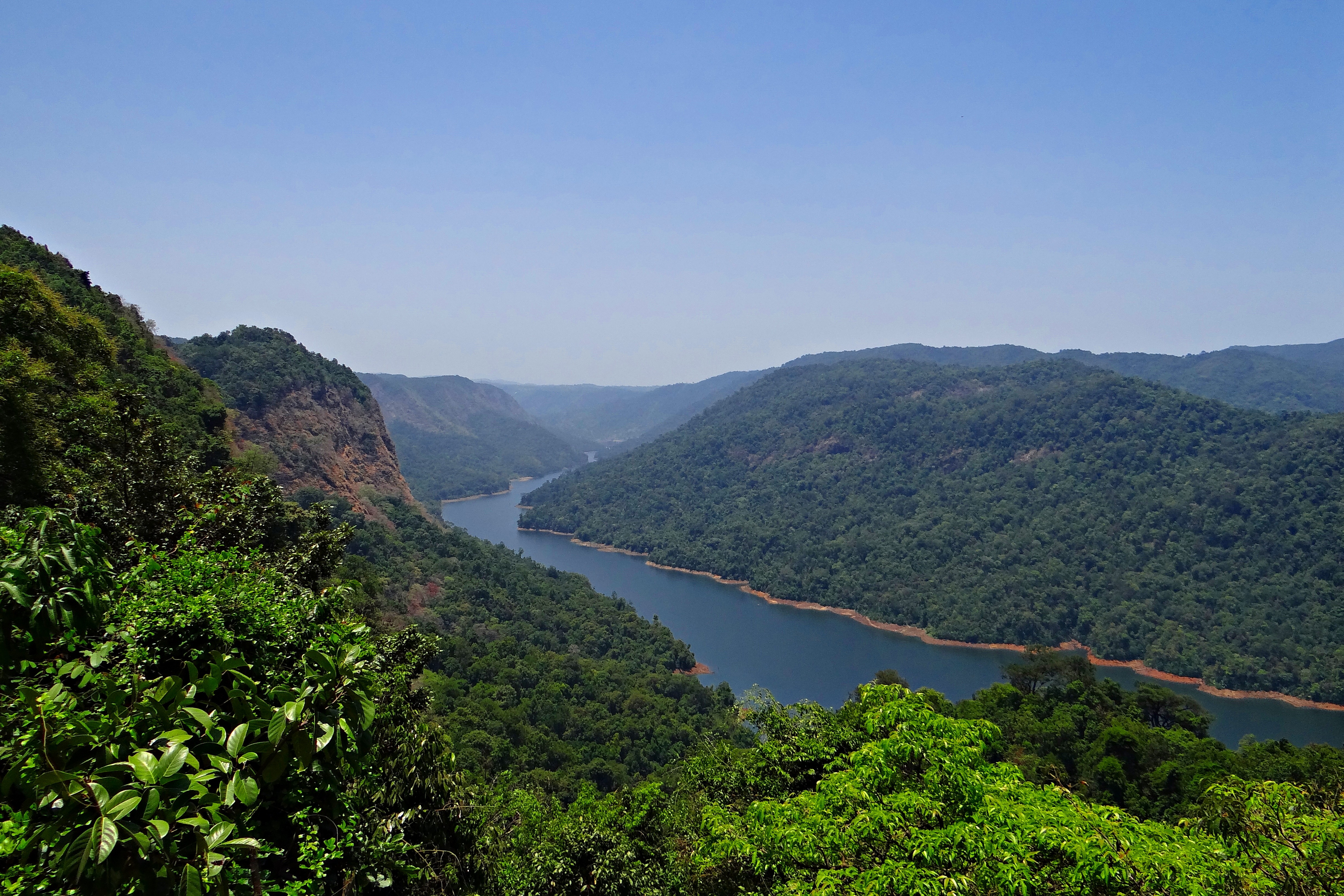 Западнее индии. Западные Гаты Карнатака. Западные Гаты Индия. Western Ghats Индия. Западные Гаты горы Индии.