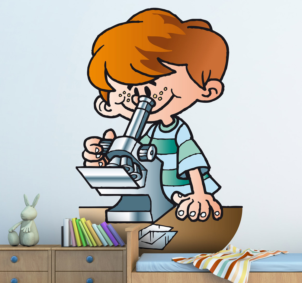Мальчик с микроскопом