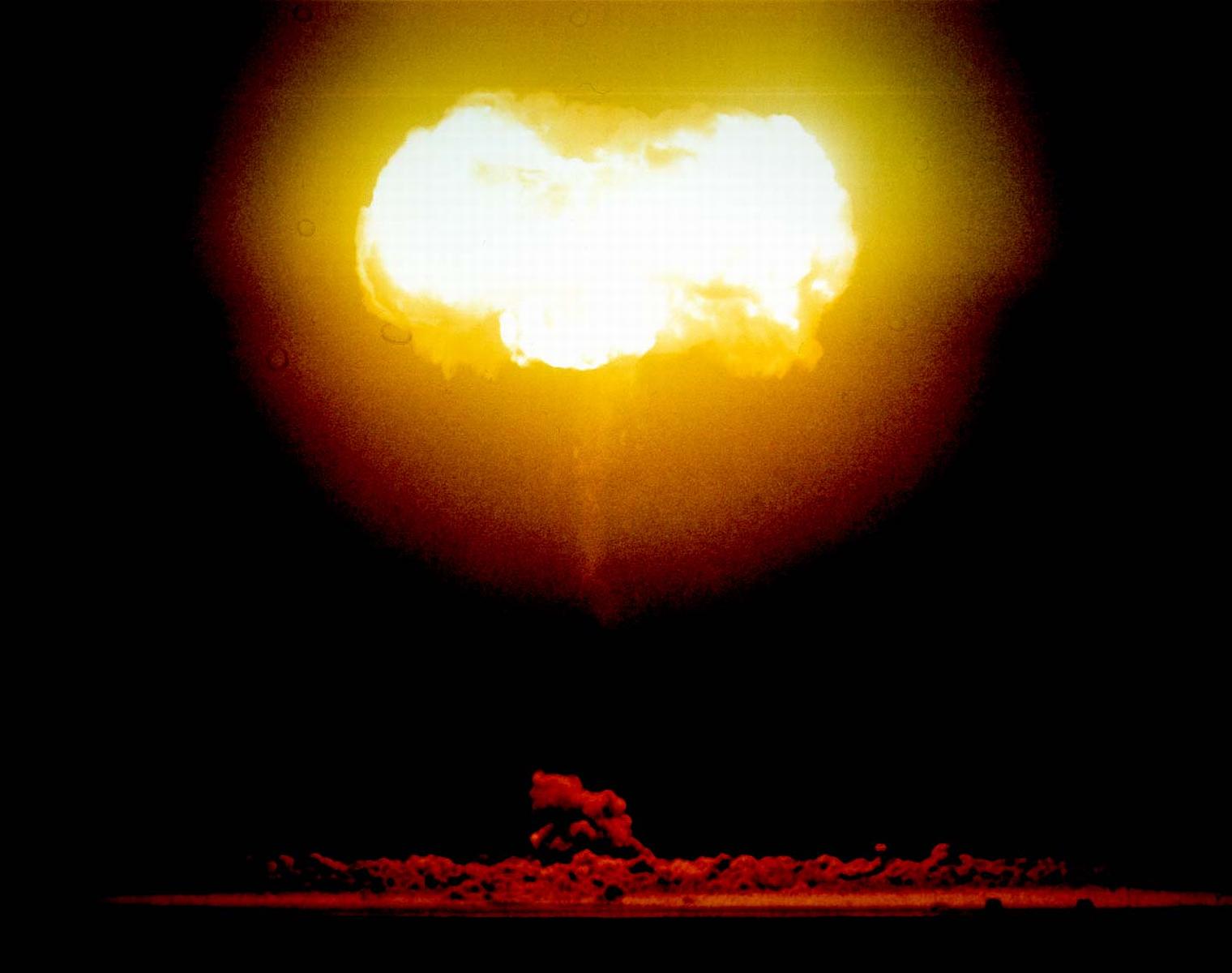 Световой импульс ядерного взрыва