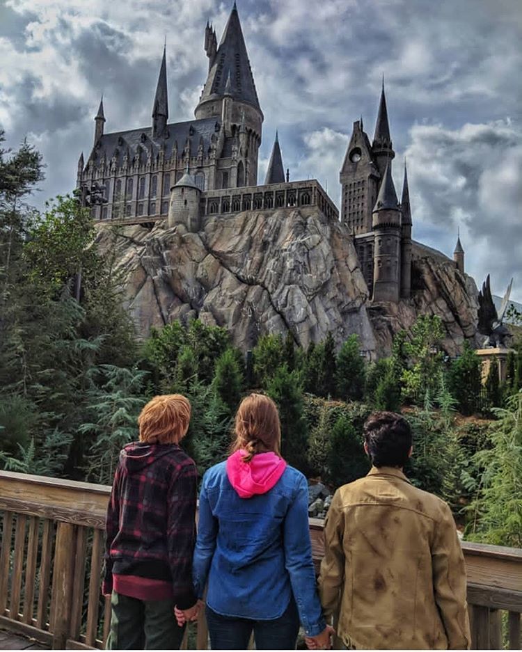 Подружки школа магии. Harry Potter Хогвартс.