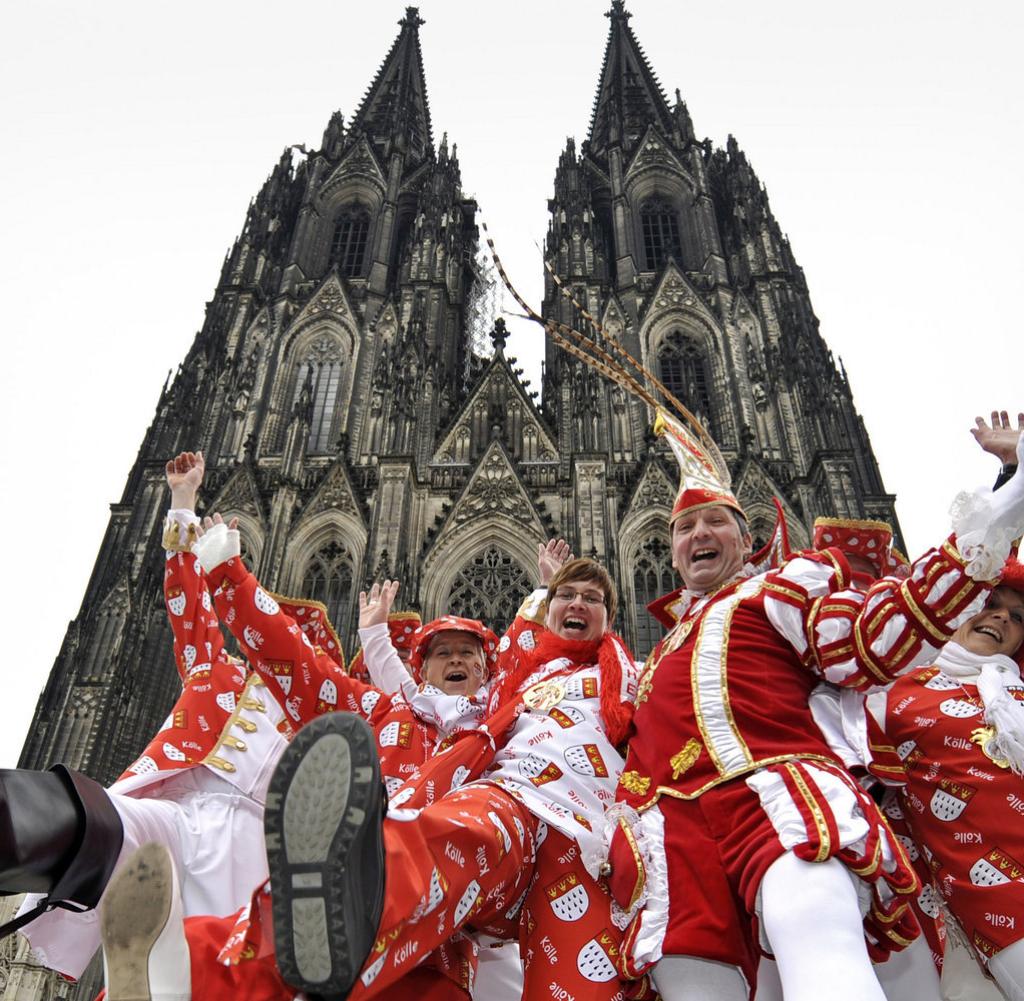 Германия февраля 2024 года. Кельнский карнавал (Kölner Karneval). Фашинг карнавал в Германии. Масленичный карнавал в Германии. Карнавал Кельн 11 ноября.