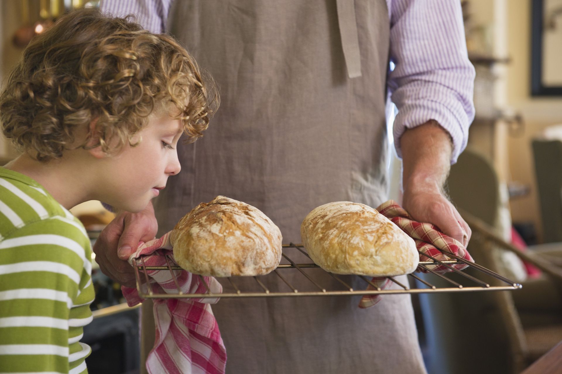 Запах пищи. Распространения запаха еды картинка. The Day of the smell of Freshly Baked Bread. The smell of Baking-Fresh.